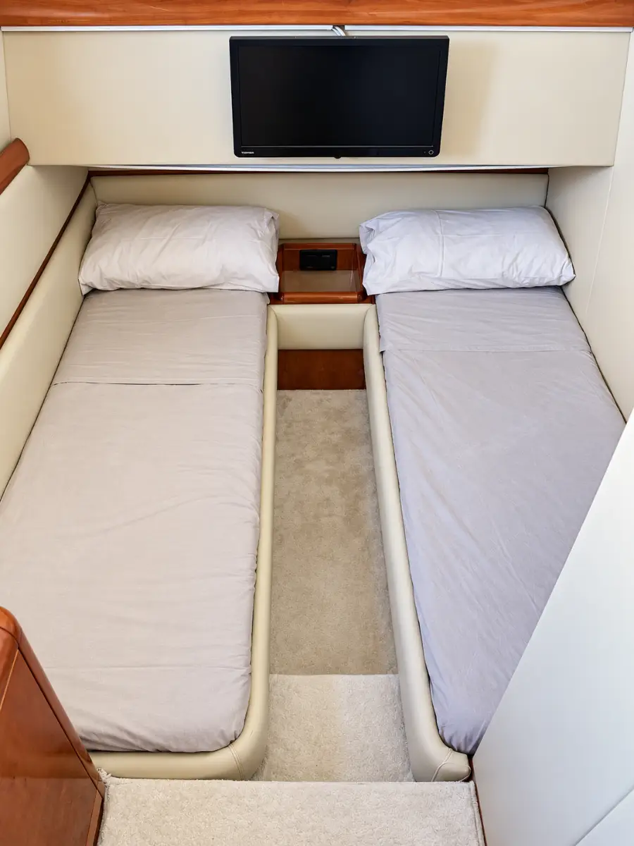 FERRETTI 590 - 2004 - 27