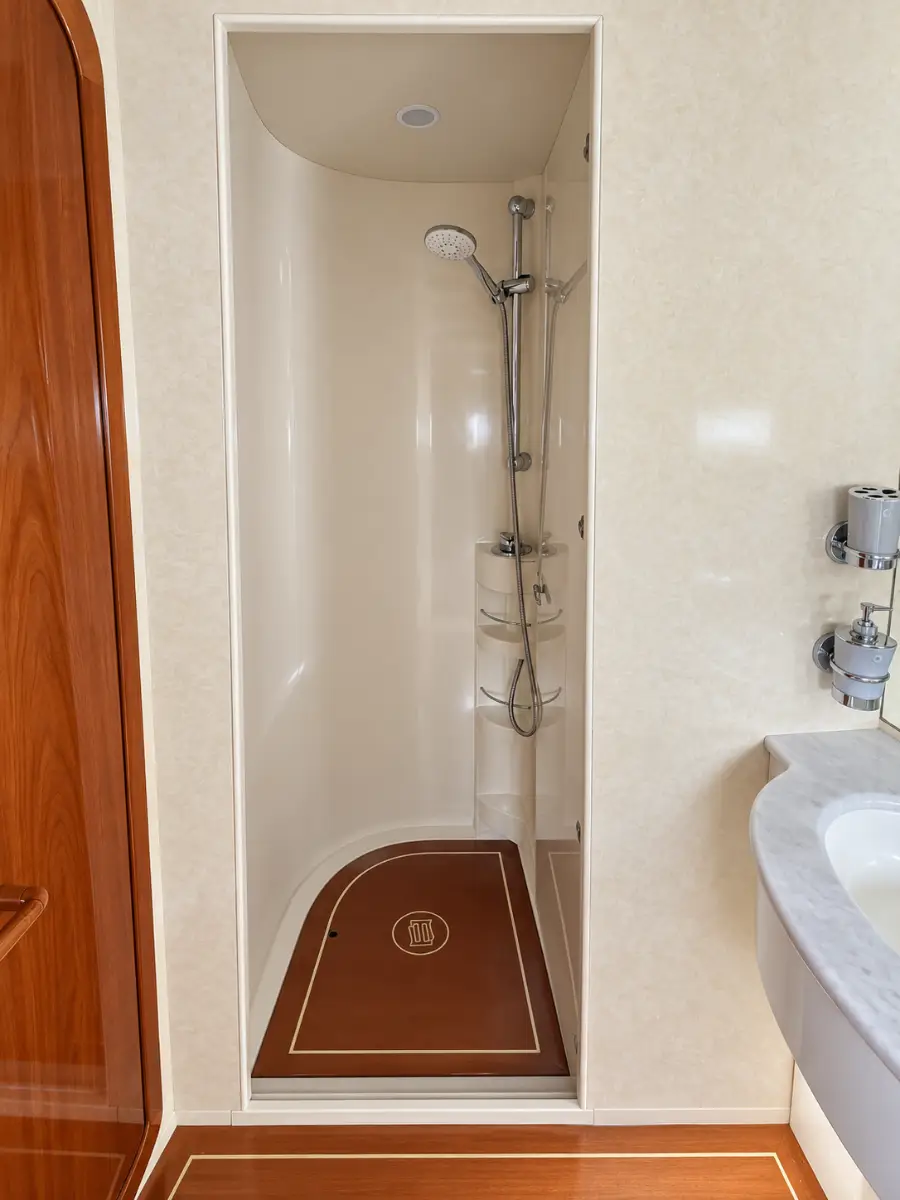 FERRETTI 590 - 2004 - 32