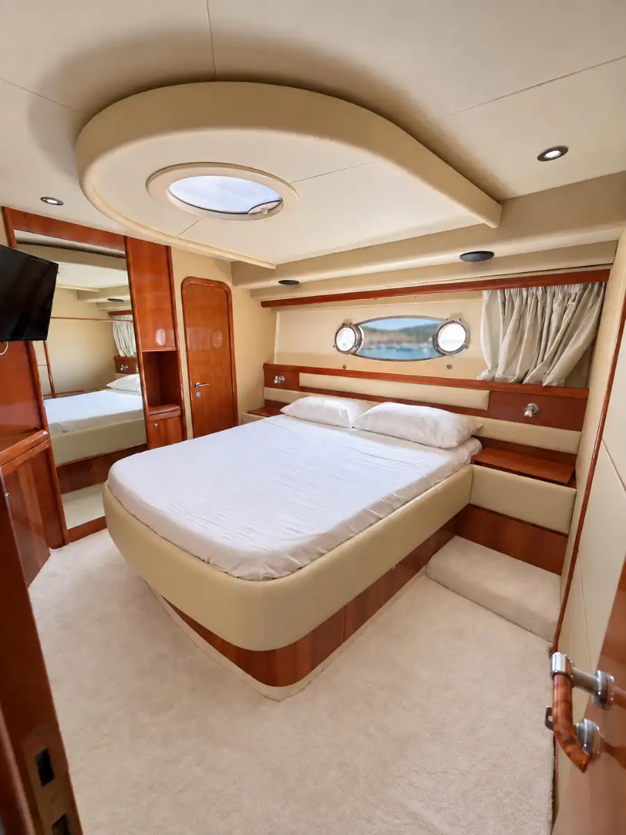 FERRETTI 590 - 2004 - 24
