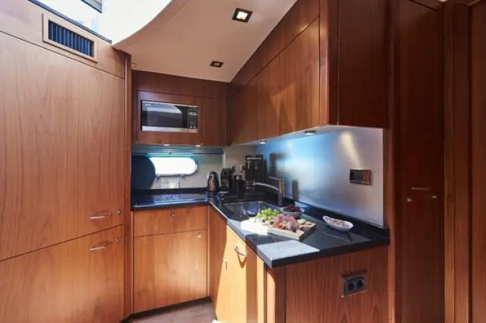 SUNSEEKER PREDATOR 64 - 2010 - 6