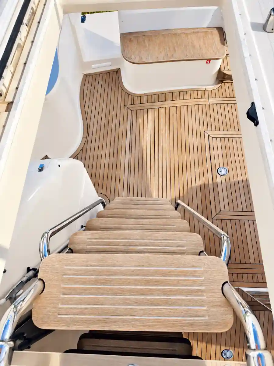 FERRETTI 590 - 2004 - 23