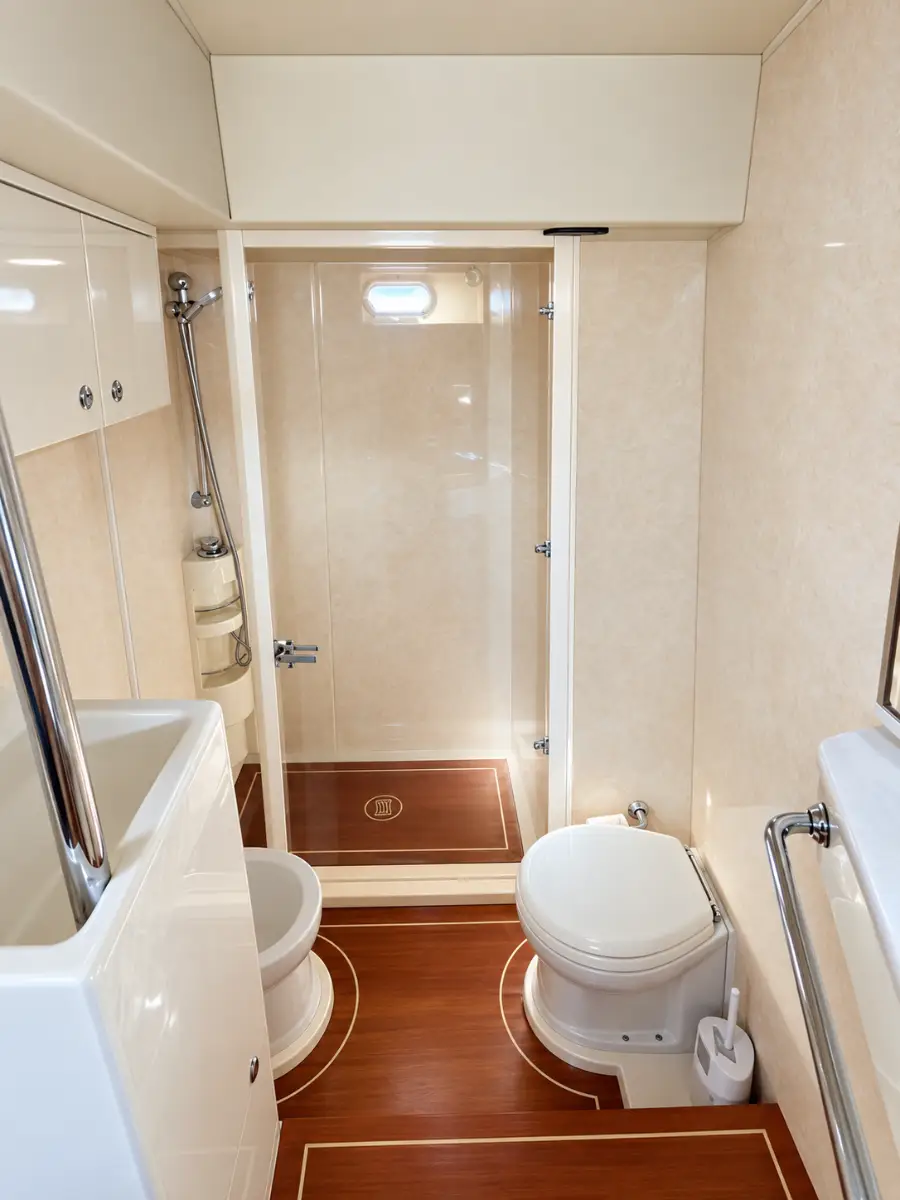 FERRETTI 590 - 2004 - 33