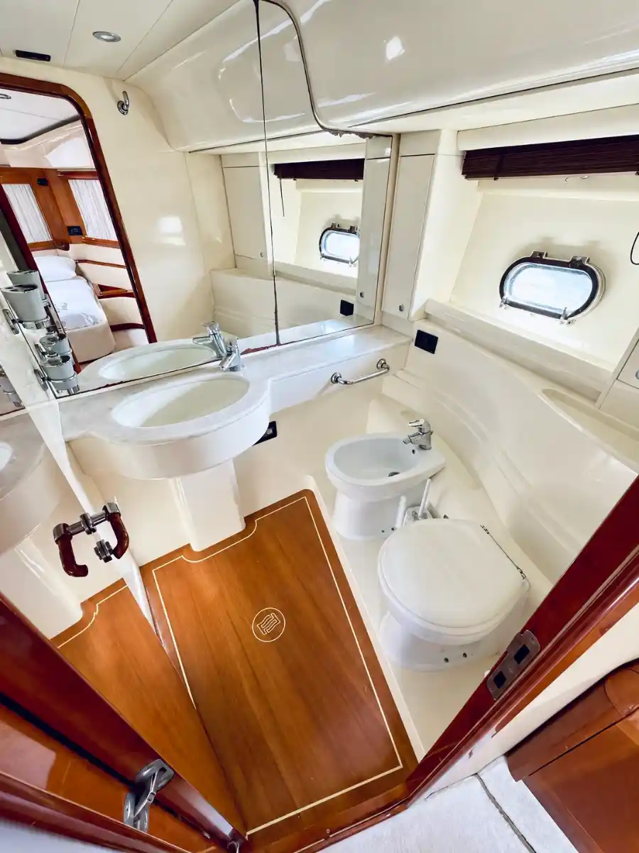 FERRETTI 590 - 2004 - 36