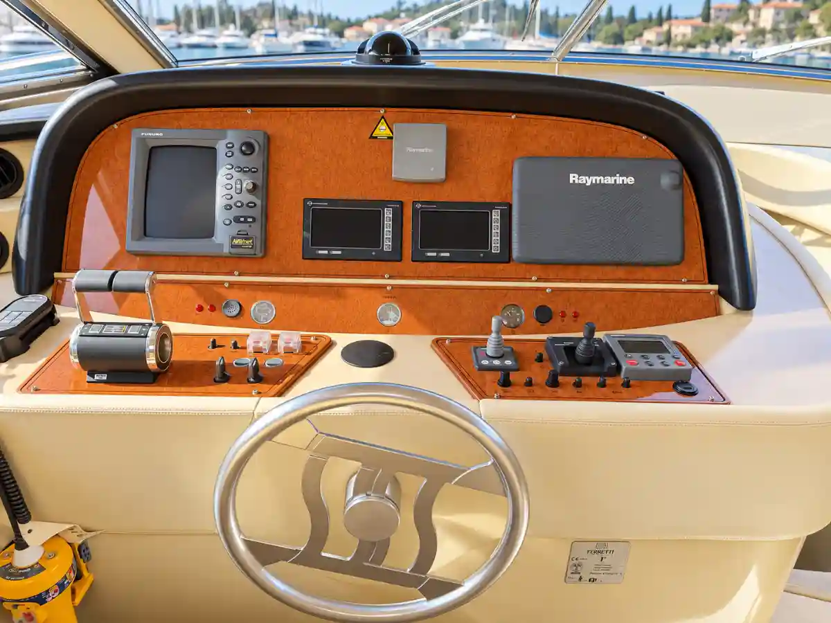 FERRETTI 590 - 2004 - 12