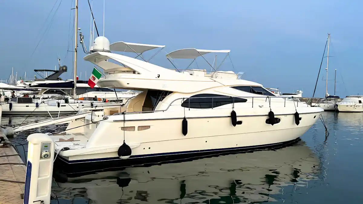 FERRETTI 590 - 2004