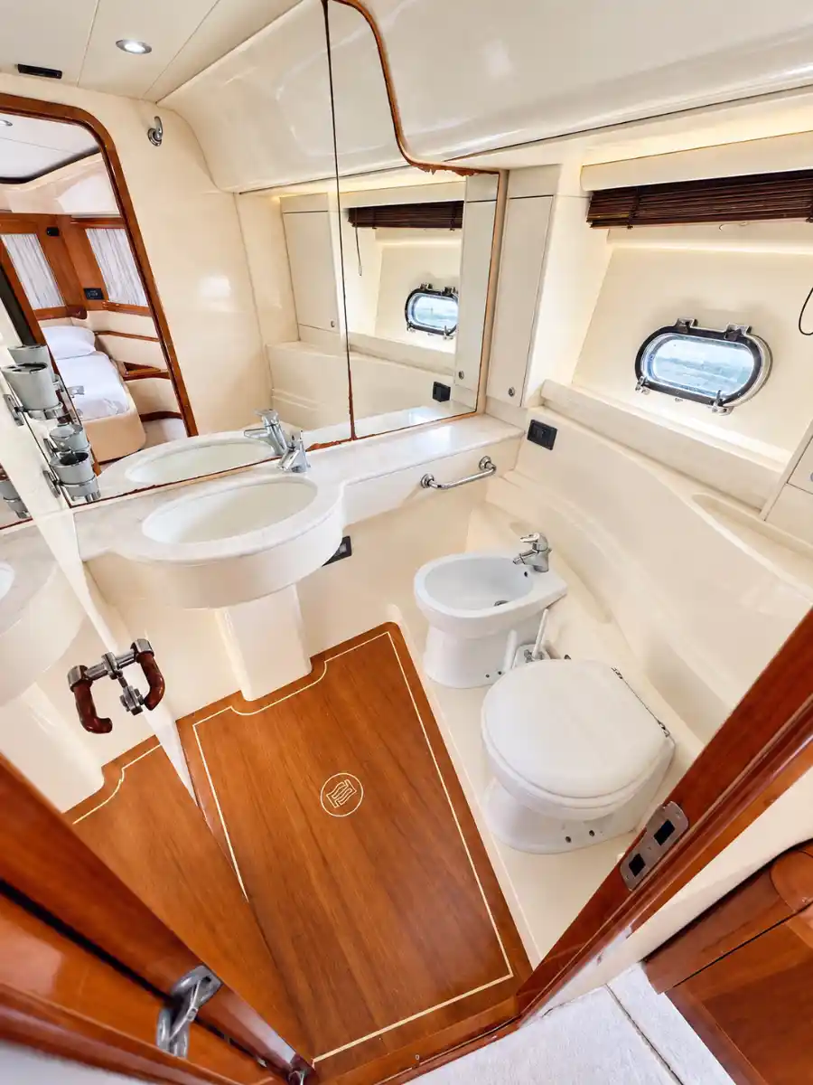FERRETTI 590 - 2004 - 34